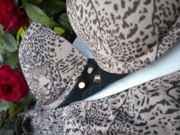 Art. 35: Conjunto Marcela Koury animal print; con tasa soft, push up y cola less. En visón y obispo. 